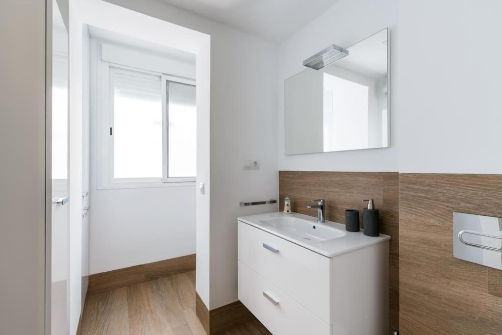Moderno En Triana 2 Y Aire Acondicionado Appartamento *